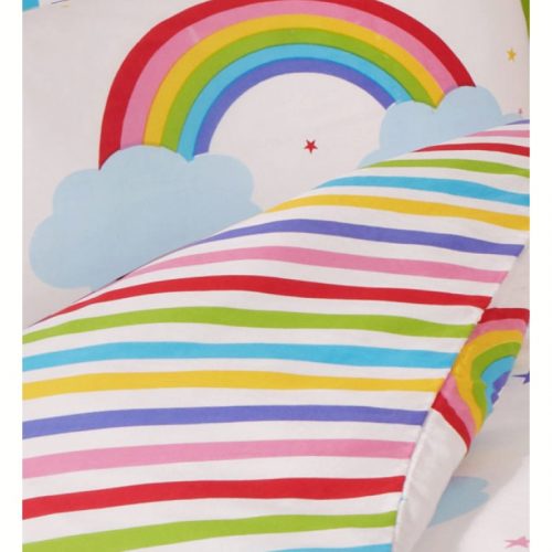1-persoons kinder dekbedovertrek wit met regenboog / regenbogen, wolken en kleine gekleurde sterren / sterretjes (achterzijde gestreept) eenpersoons 140 x 200 cm