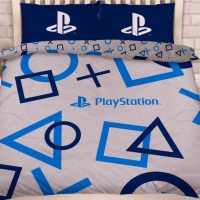 2-persoons jongens dekbedovertrek (dekbed hoes) grijs (lichtgrijs) met officieel blauw Playstation logo (spelcomputer) en extra grote controller knoppen tweepersoons 200 x 200 cm