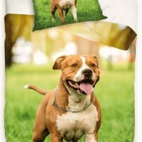 1-persoons dekbedovertrek (dekbed hoes) met bruine Pitbull hond (dier/ huisdier / dog) in het groene gras KATOEN eenpersoons 140 x 200 cm