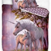 1-persoons jongens dekbedovertrek (dekbed hoes) “magical unicorn met veulen” lila paars met eenhoorn (paard / pony) met jong in het bos tussen de lavendel bloemen KATOEN eenpersoons 140 x 200 cm